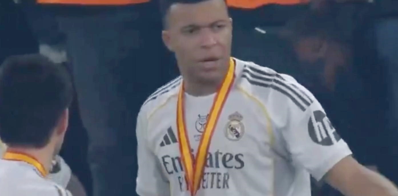 Khoanh khac xau xi cua Mbappe hinh anh