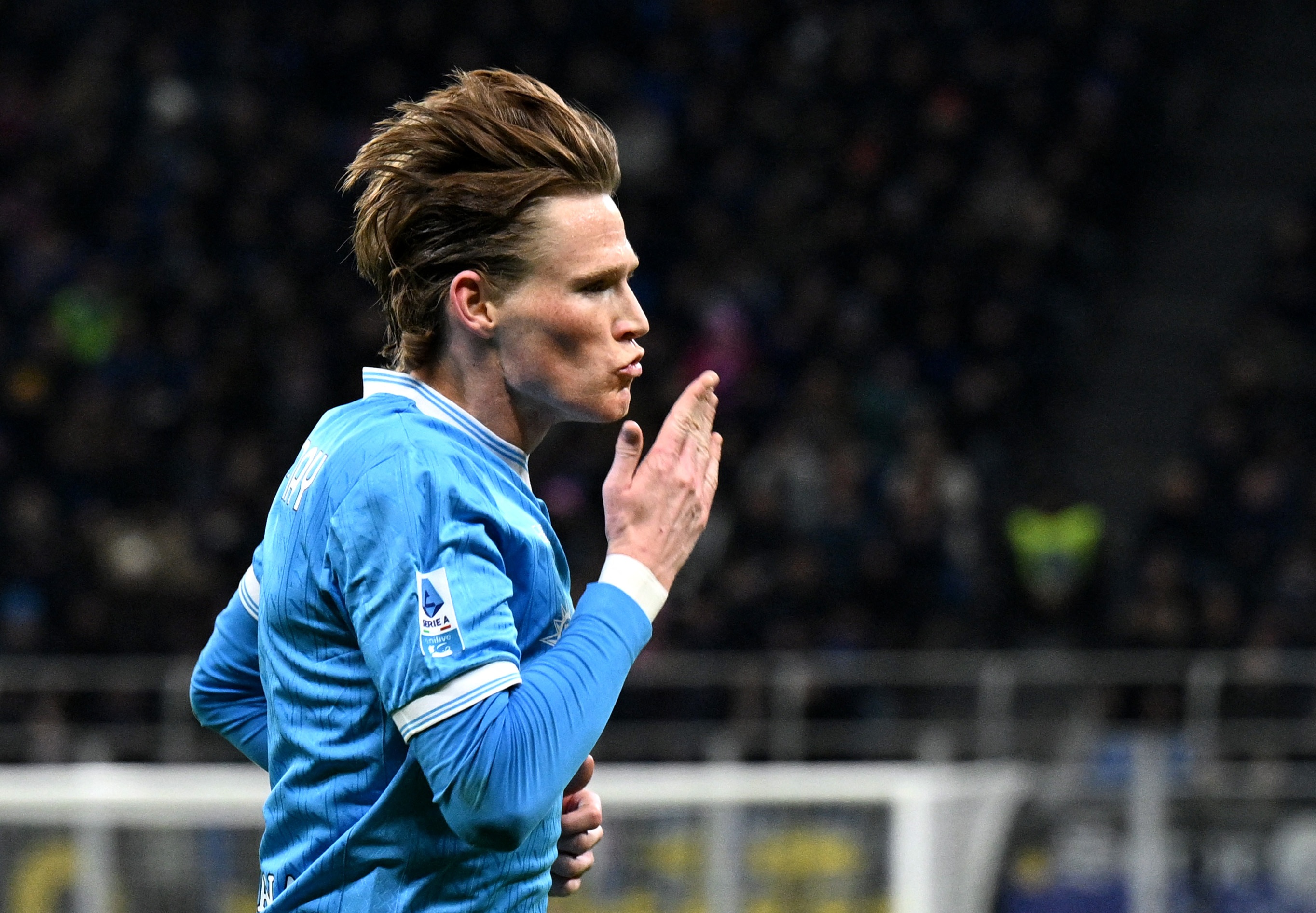 McTominay ghi ban chop nhoang hinh anh