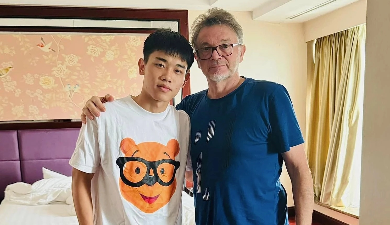 HLV Troussier gieo mam, U23 Viet Nam hai qua ngot hinh anh