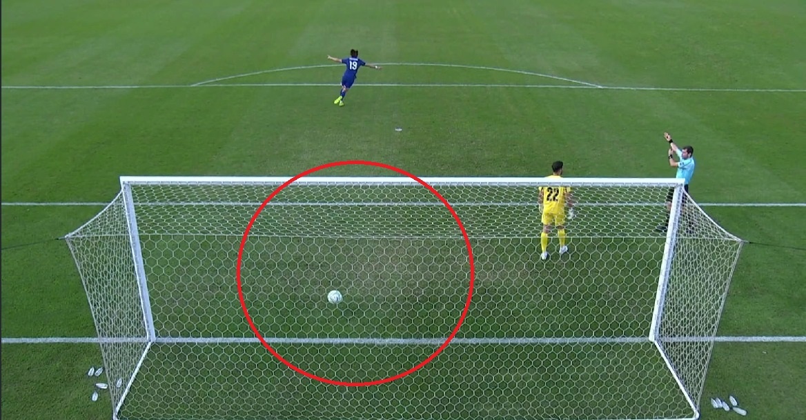 Cuu trong tai World Cup giai thich pha bong cua thu mon U23 Jordan hinh anh