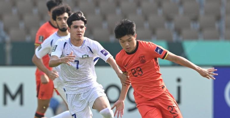 Phan ung cua CDV Viet Nam khi gap U23 Trung Quoc hinh anh