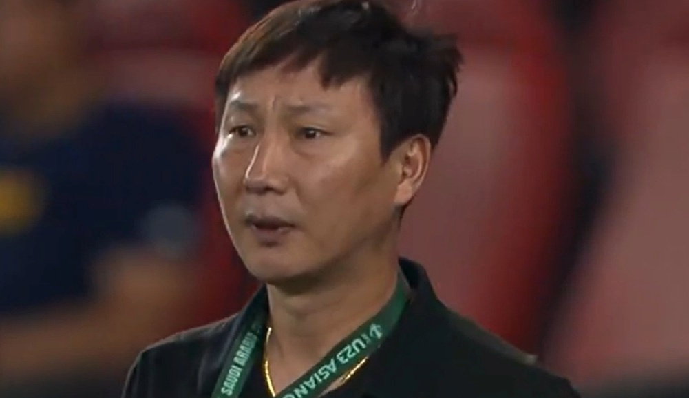 Anh mat that than cua HLV Kim Sang-sik hinh anh