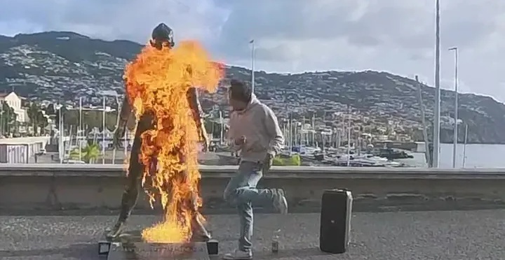 Tuong Ronaldo bi dot hinh anh