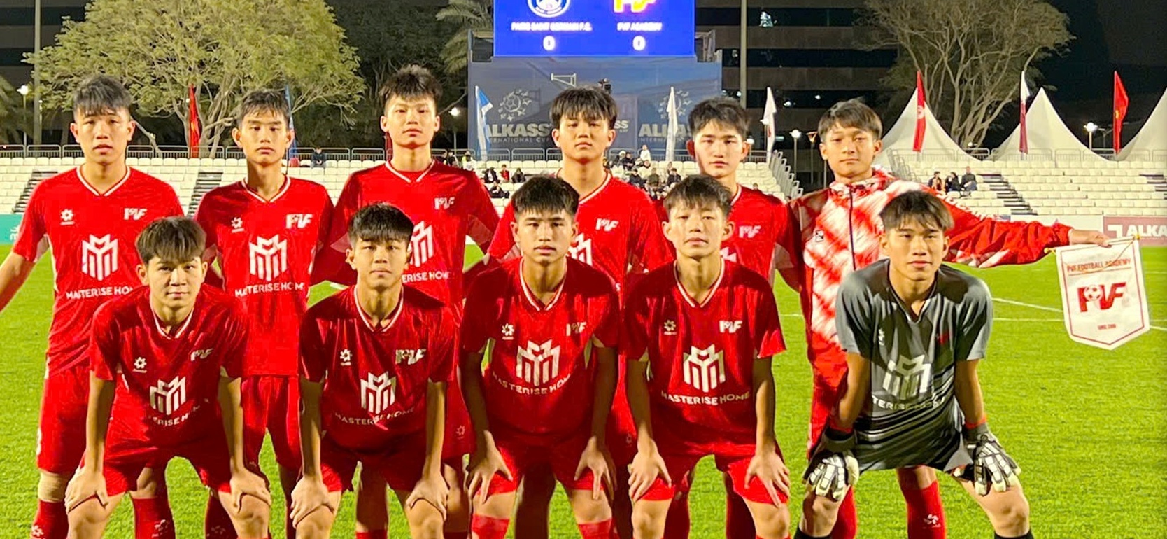 Doi bong tre Viet Nam cam hoa U16 PSG o giai quoc te hinh anh