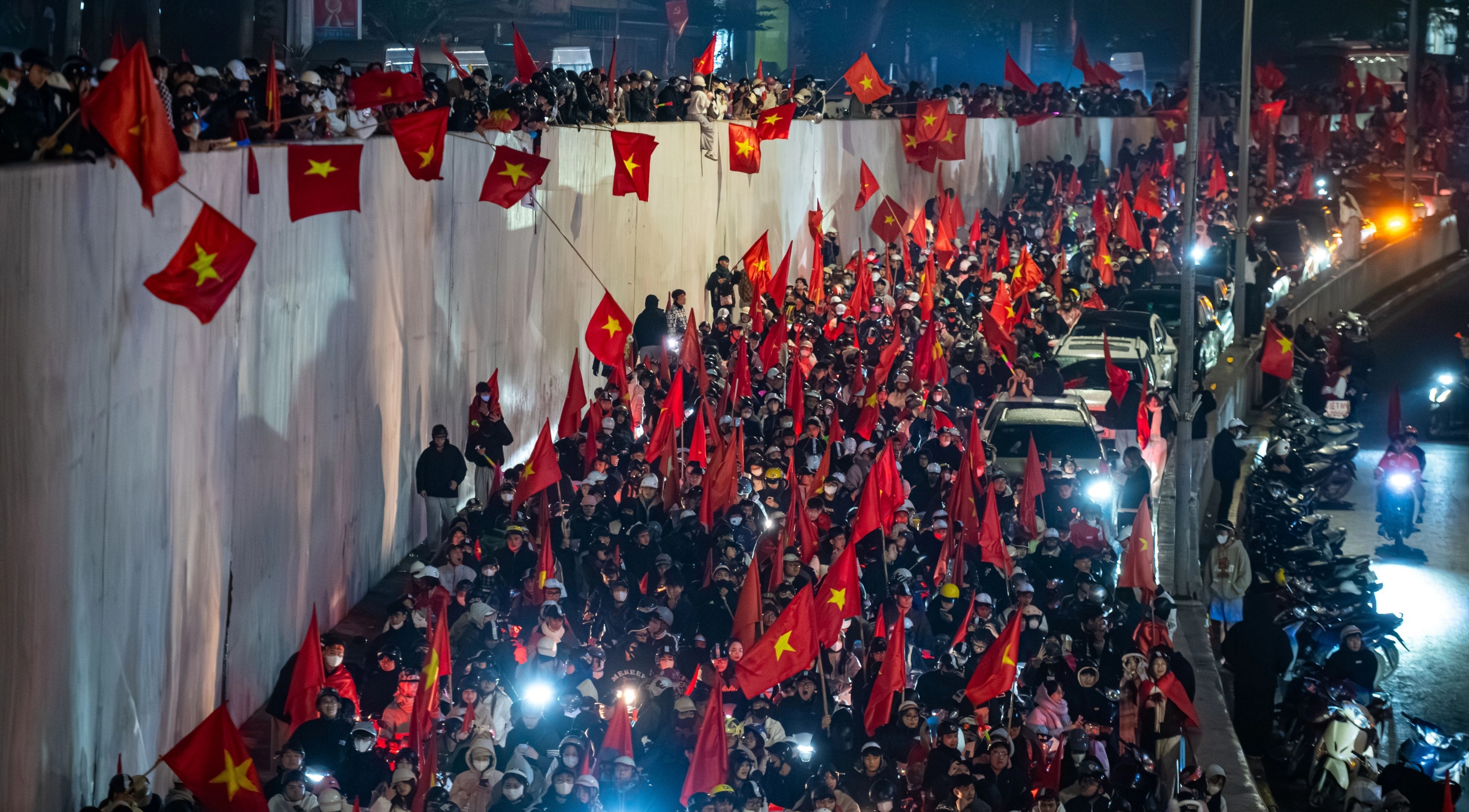 Hinh anh CDV Viet Nam do ra duong gay chu y hinh anh