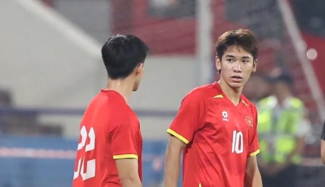 Hai cau thu U23 Viet Nam bi kiem tra doping hinh anh