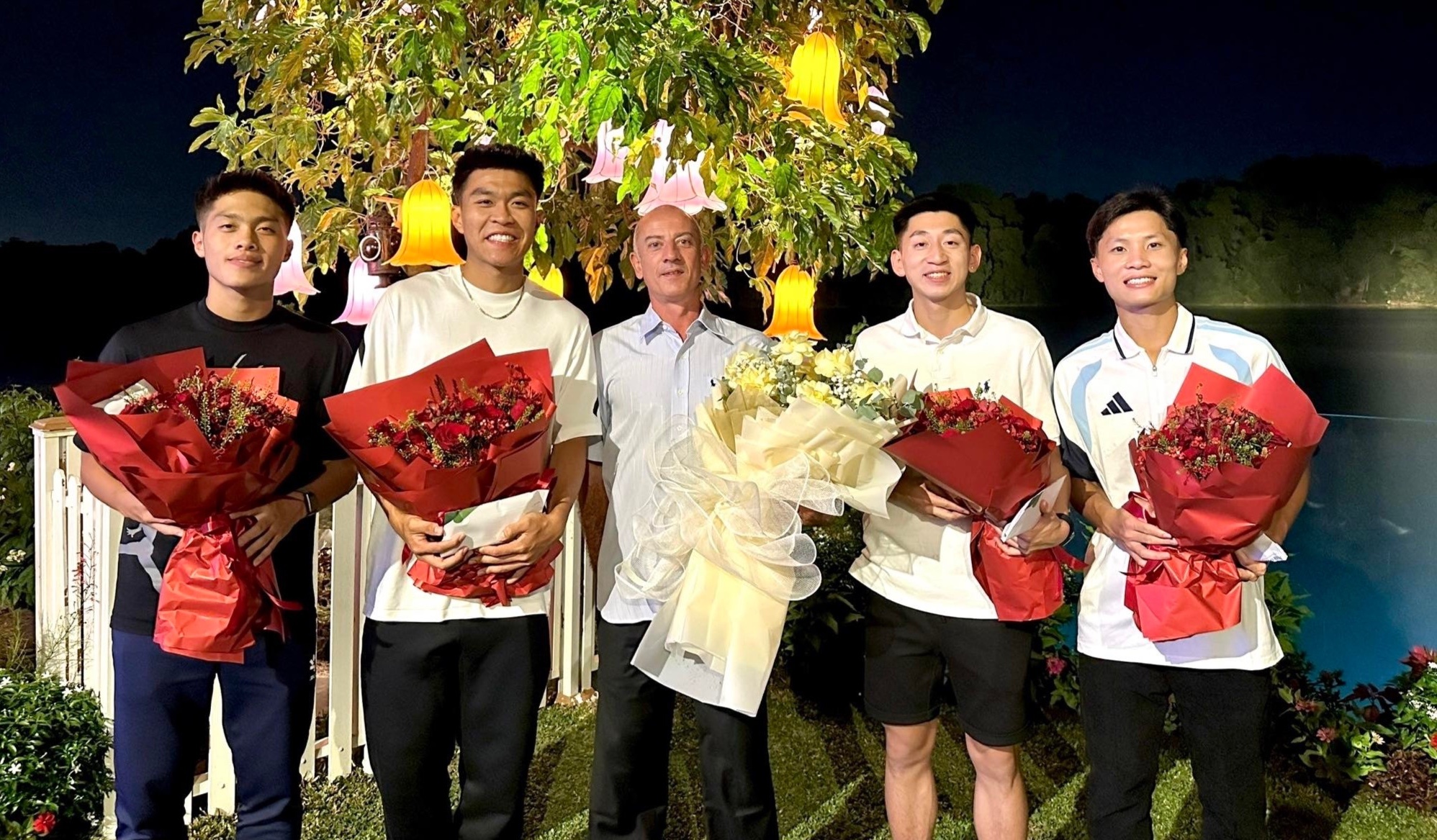 4 cau thu U23 Viet Nam tri an HLV Graechen hinh anh