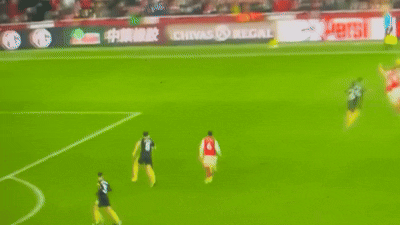 Maguire nhấc bổng cầu thủ Arsenal