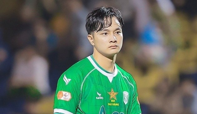 Thu mon Cao Van Binh bat luc truoc CLB Ha Noi hinh anh