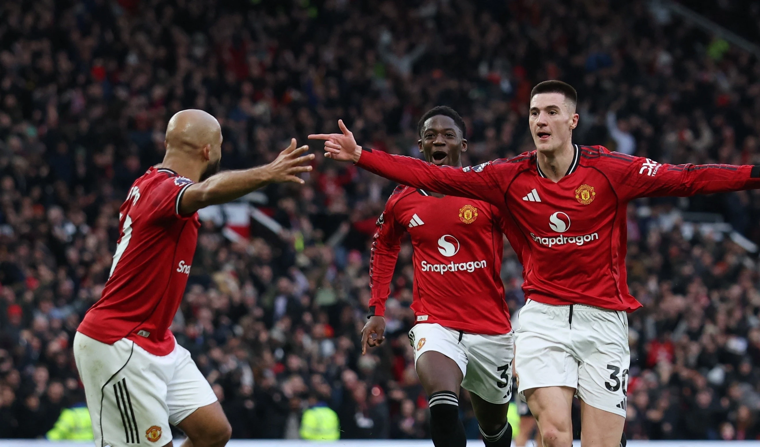 Highlights MU 3-2 Fulham hinh anh