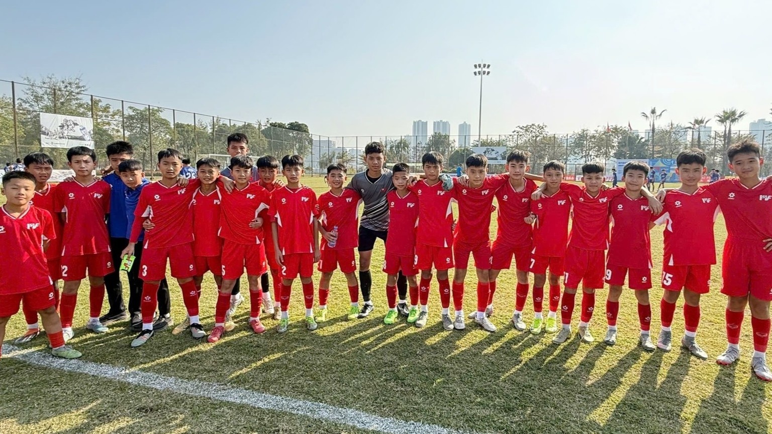 Doi bong tre Viet Nam thang CLB Trung Quoc 11-0 hinh anh