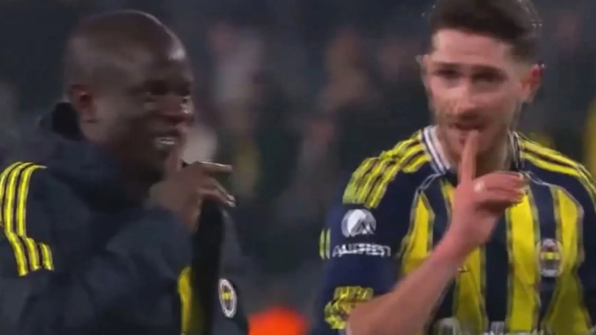 Khoanh khac dang yeu cua Kante gay sot hinh anh