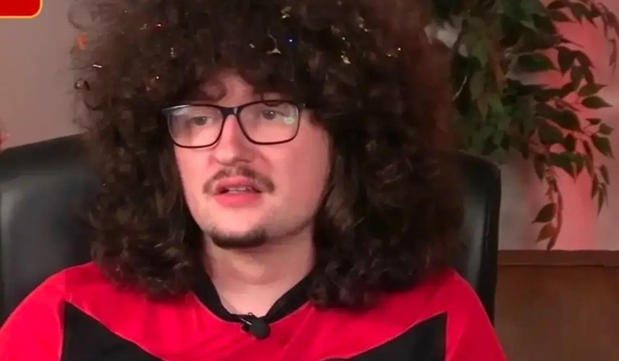 Fan cuong MU gan 500 ngay chua duoc cat toc hinh anh