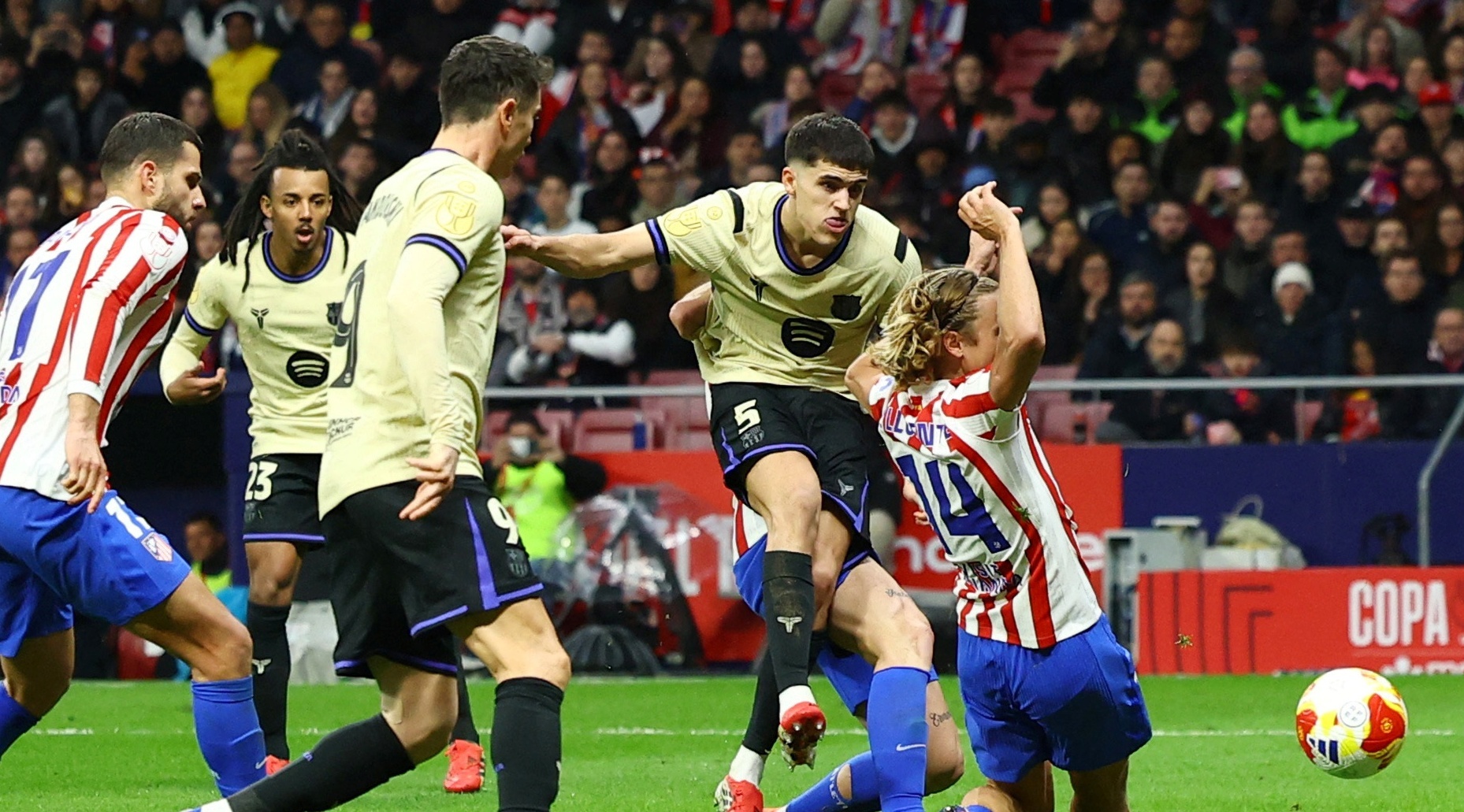 Tanh cai trong tran thua 0-4 cua Barcelona truoc Atletico hinh anh