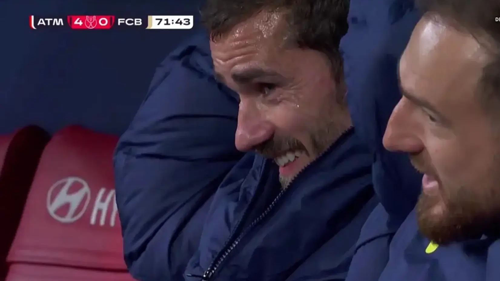 Griezmann cuoi tuoi khi Barca tham bai hinh anh