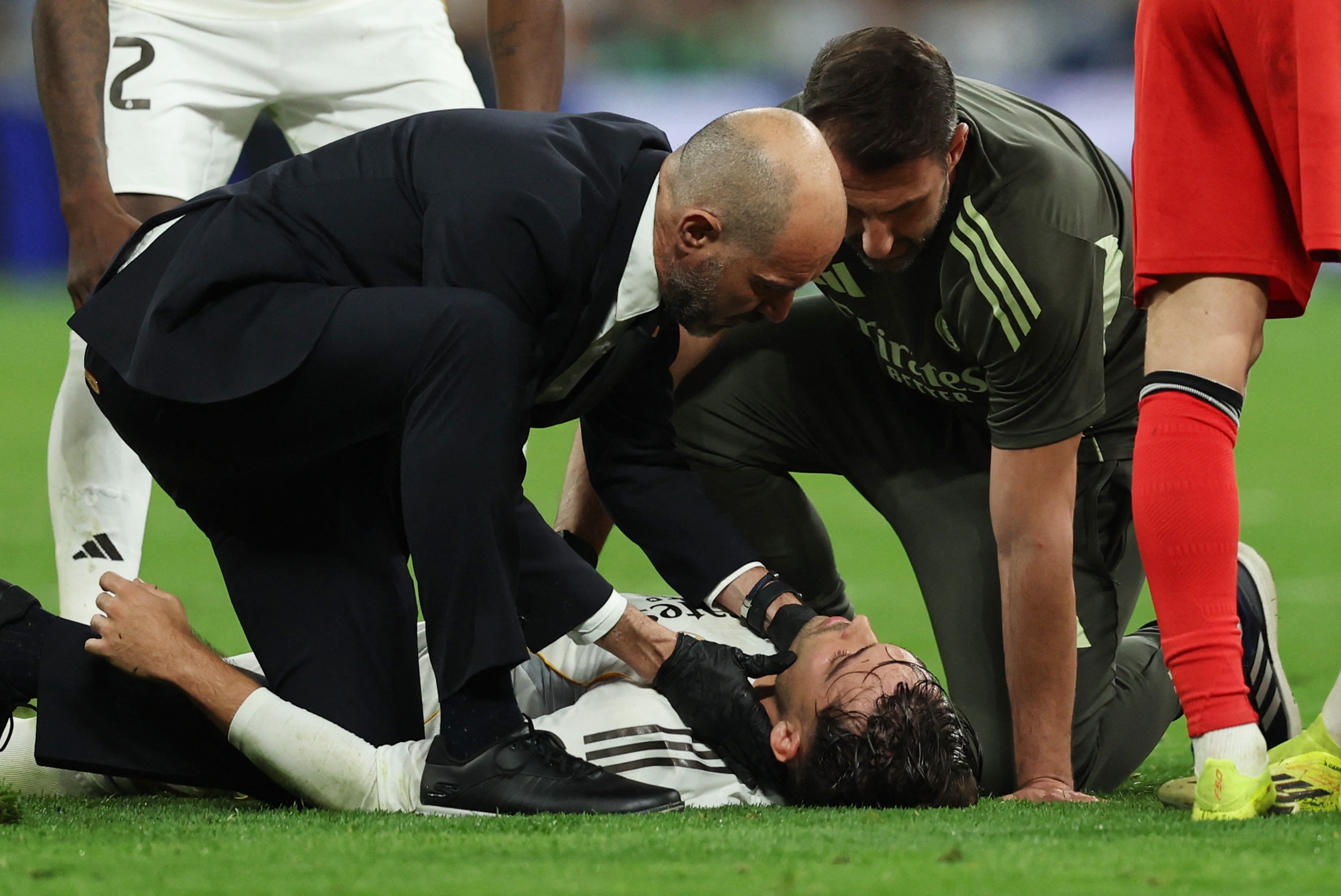 Cu soc chan thuong voi Real Madrid hinh anh