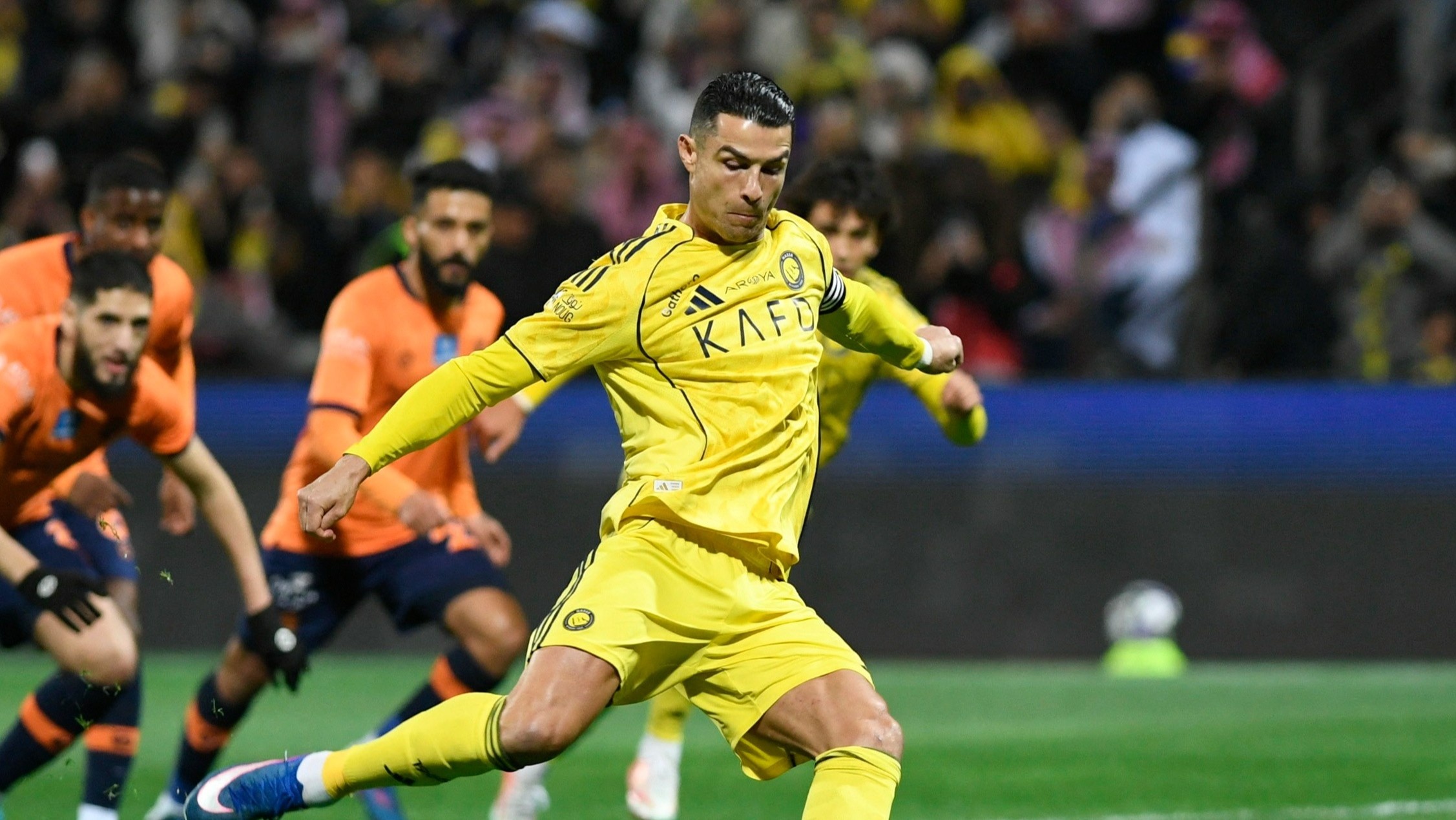 Cu da hong 'trieu view' cua Ronaldo hinh anh