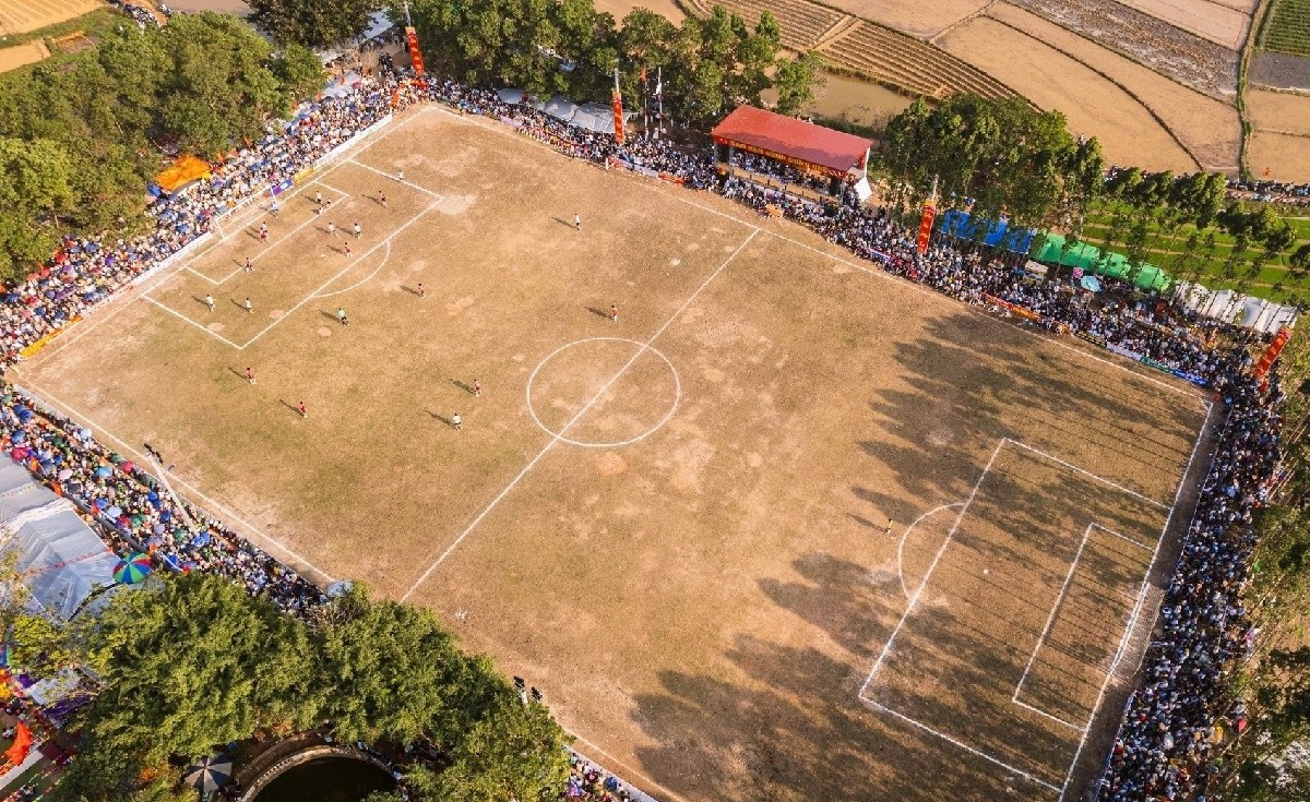 Hinh anh choang ngop o giai bong da hoi lang mien Bac hinh anh