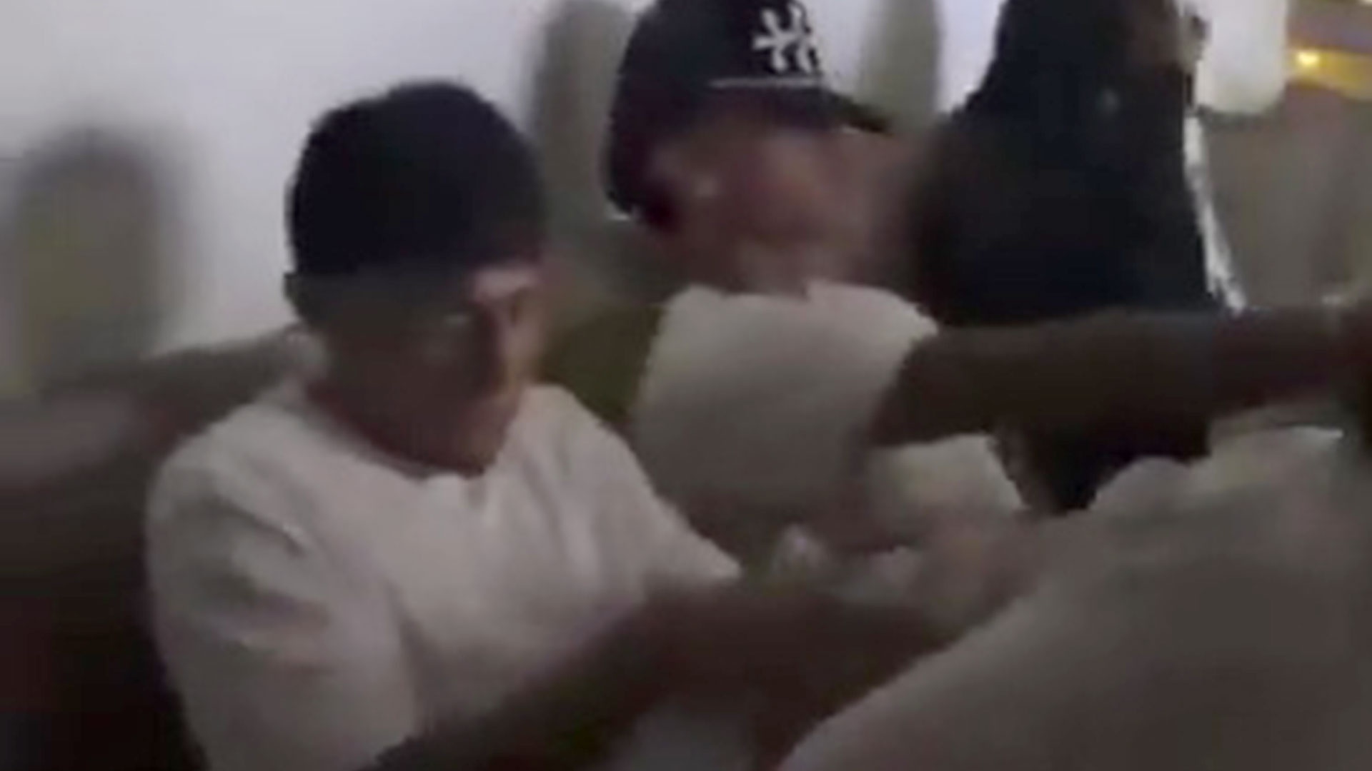 Be boi rung dong bong da Nam My hinh anh