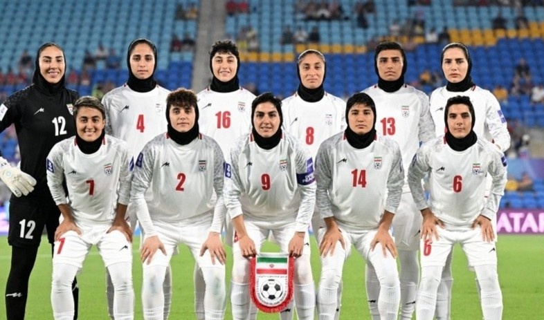 Tuyen nu Iran bi de doa hinh anh