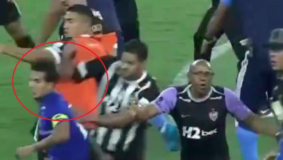 Hulk dam doi thu trong tran cau bao luc nhat Brazil voi 23 the do hinh anh