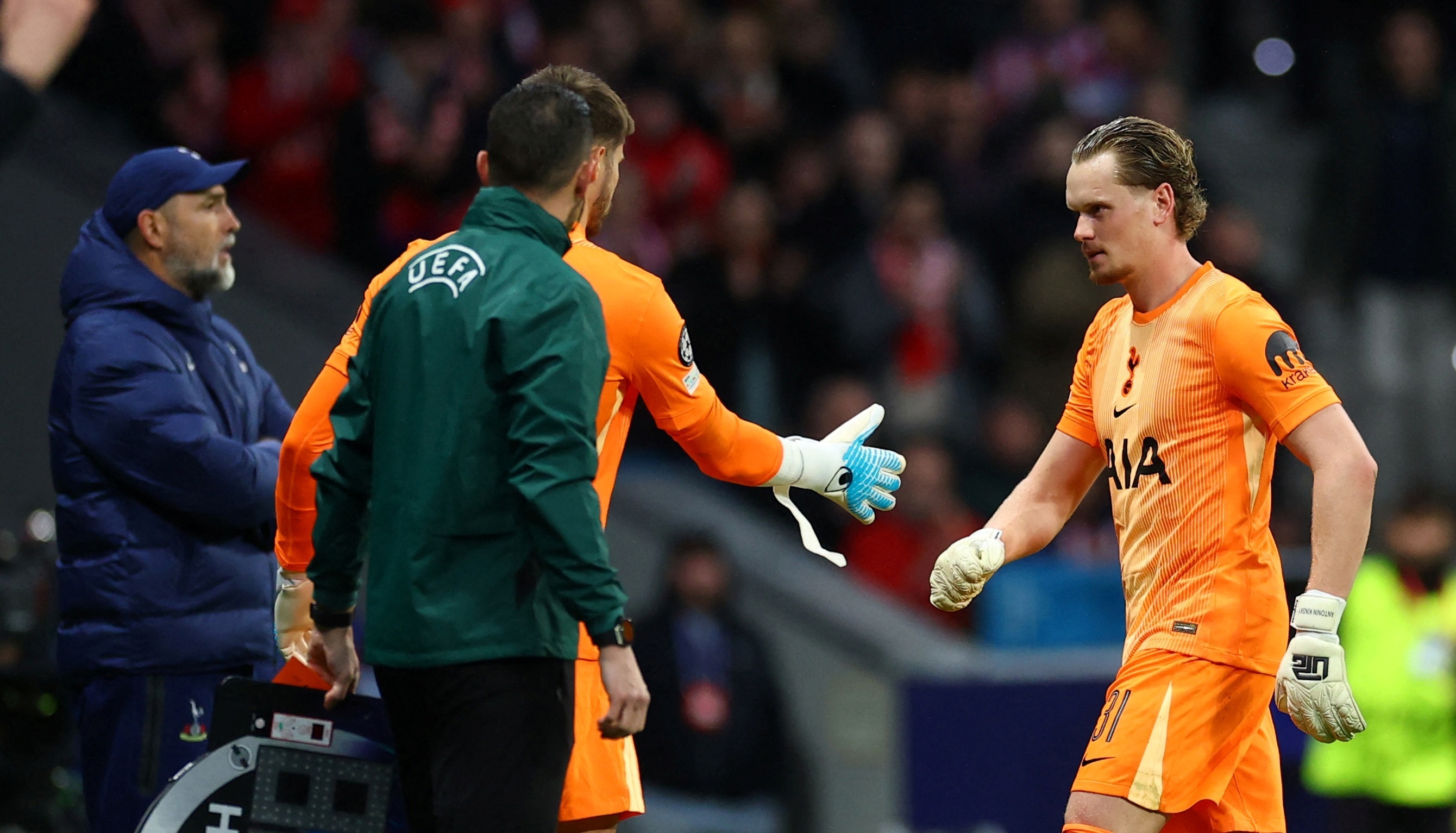 HLV Tottenham gay buc xuc hinh anh