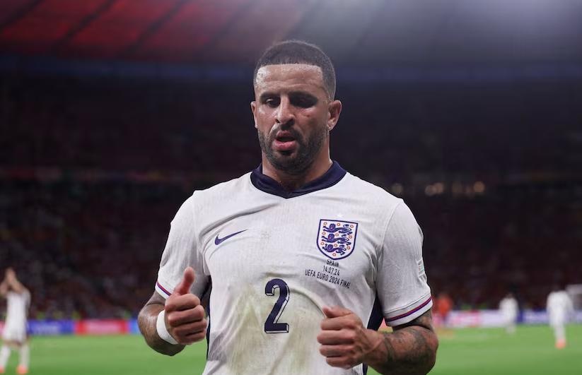 Kyle Walker chia tay tuyen Anh hinh anh