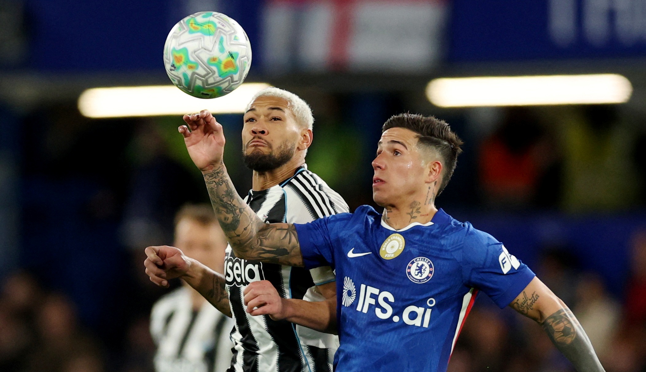Newcastle tro thanh 'tho san ong lon' cua Premier League hinh anh