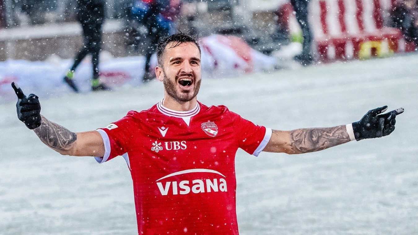 Dia chan cua bong da chau Au hinh anh