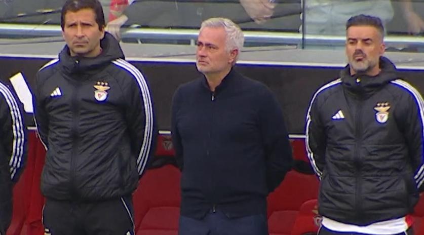 Mourinho khoc hinh anh