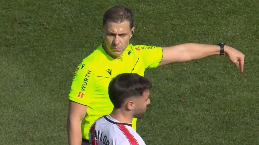 Su co suyt pha hong tran dau cua Barcelona hinh anh