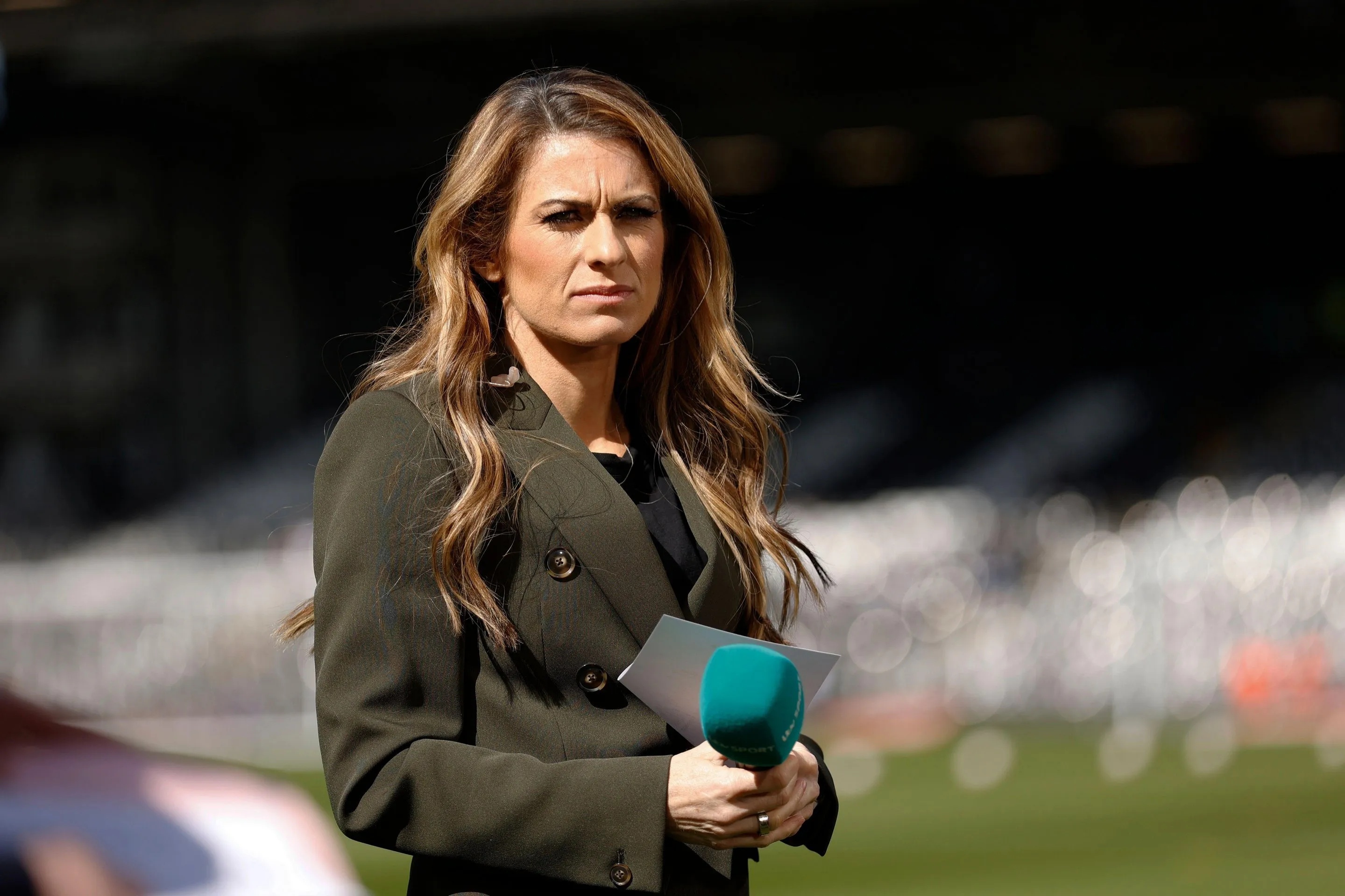 Cuu cau thu Anh vuot moc 1 trieu bang, doi doi sau su nghiep bong da hinh anh