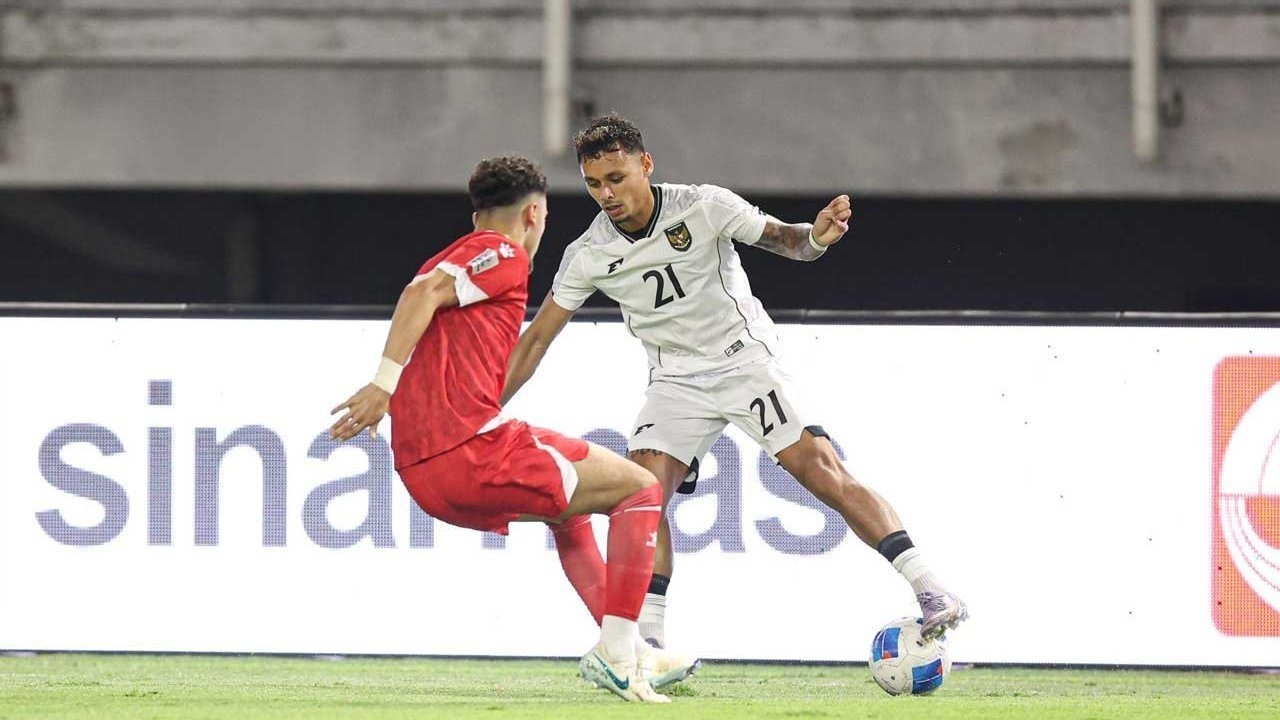 Bo doi cau thu Indonesia gay chan dong bong da Ha Lan hinh anh