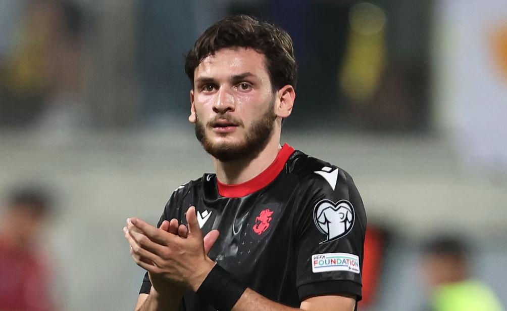 Kvaratskhelia co cau tra loi cho Arsenal hinh anh