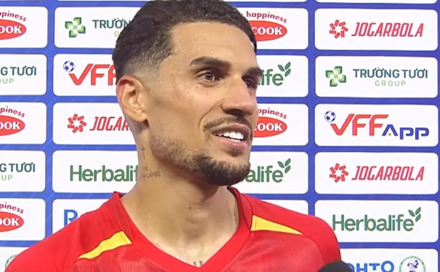 Hoang Hen gay sot khi tra loi phong van hinh anh