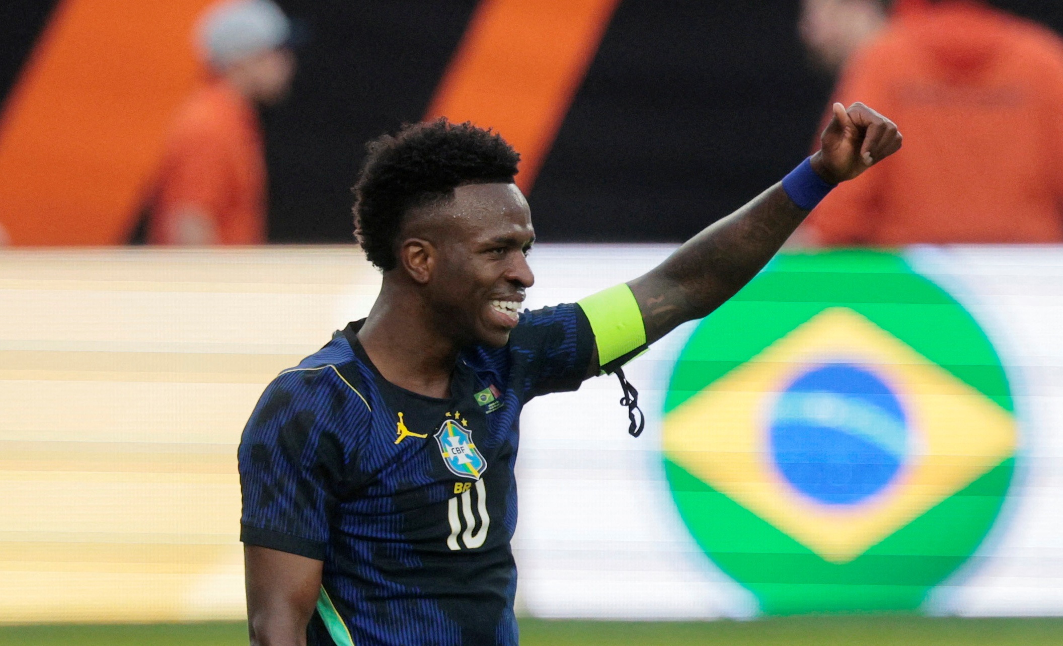 Vinicius bi chi trich hinh anh