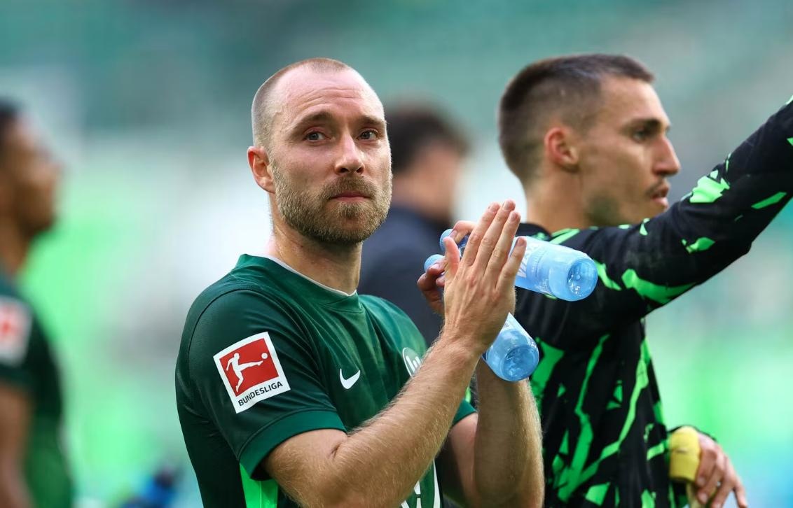 Mu quang tin AI, Wolfsburg doi mat tham hoa rot hang hinh anh