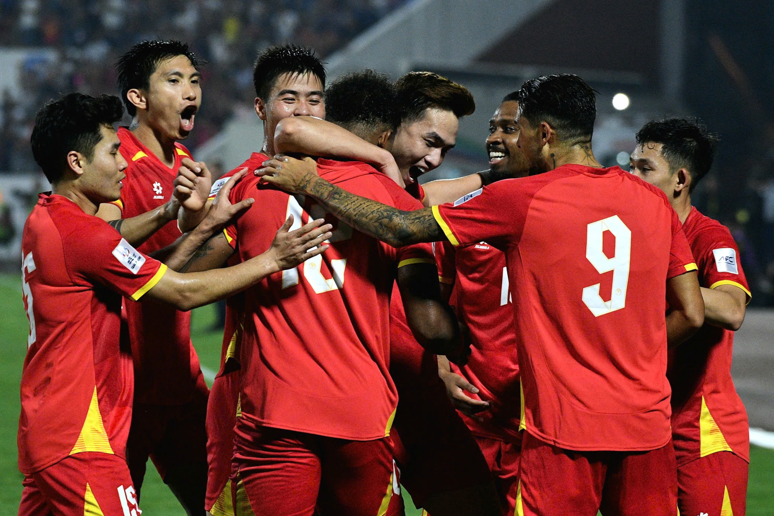 FIFA noi ve Viet Nam: 'Vua Manh, vua Son lai vua Hen' hinh anh