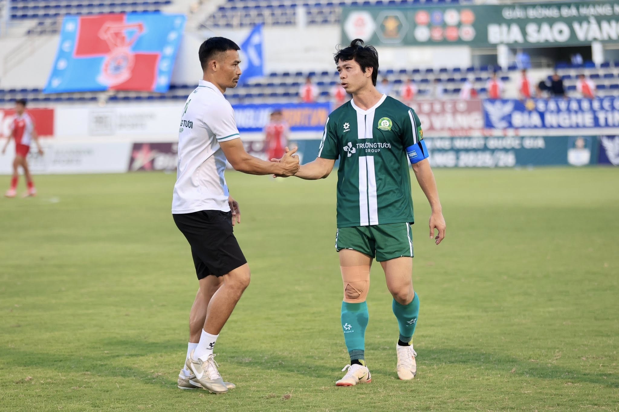 Cong Phuong, Xuan Truong ve lai V.League hinh anh