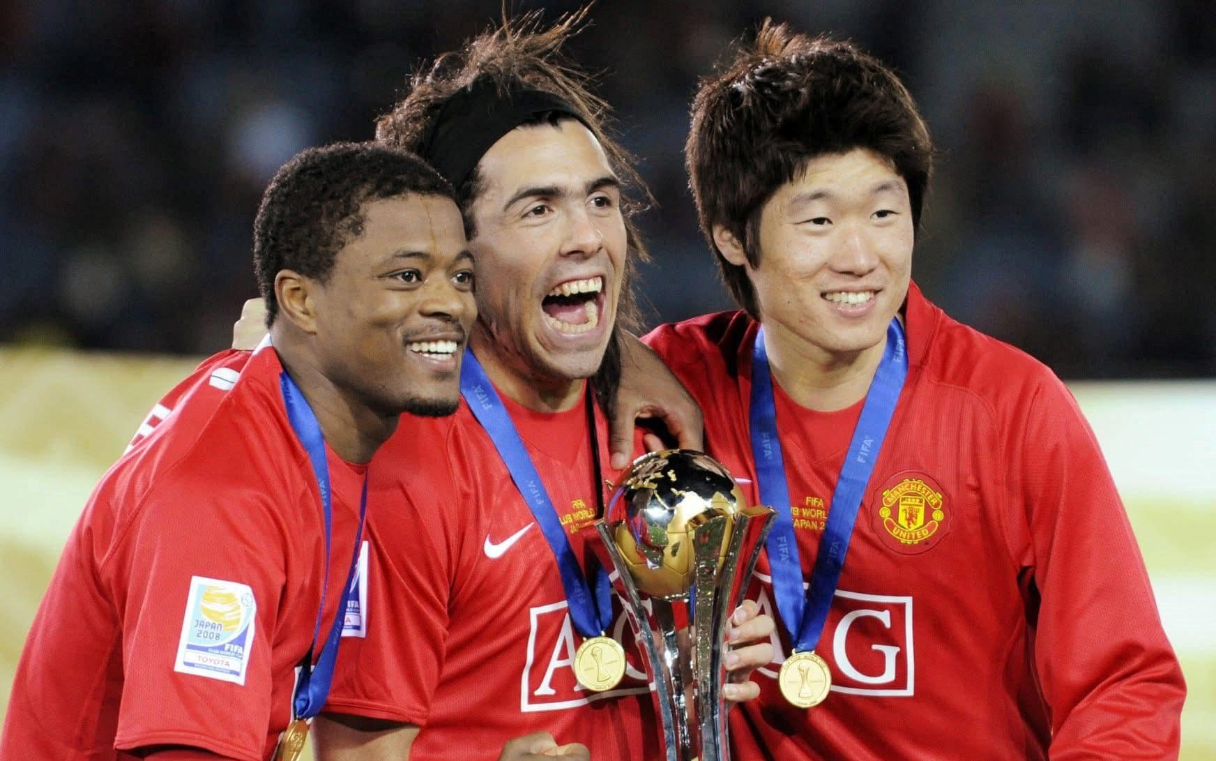 'Toi se giet cau' - Evra ke lai cu soc Tevez roi MU sang Man City hinh anh