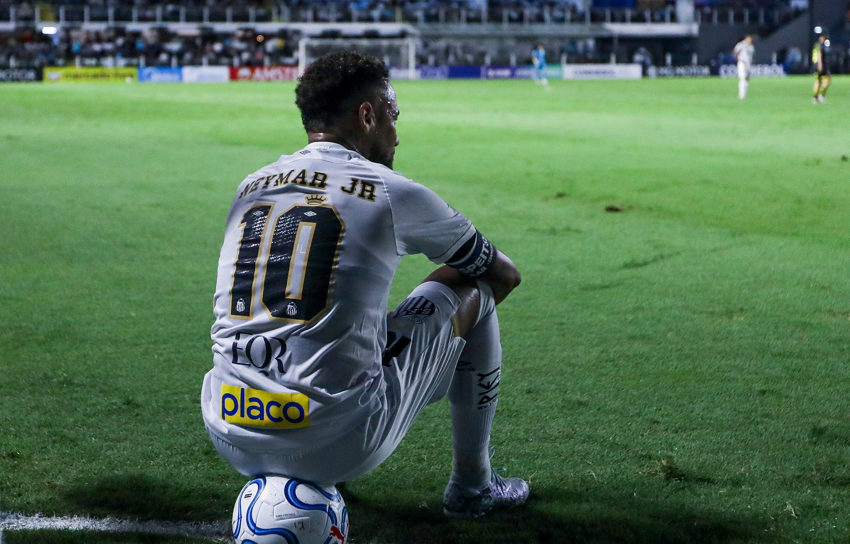 Neymar ghi ban, bo lo khong tuong va man cosplay Yamal hinh anh