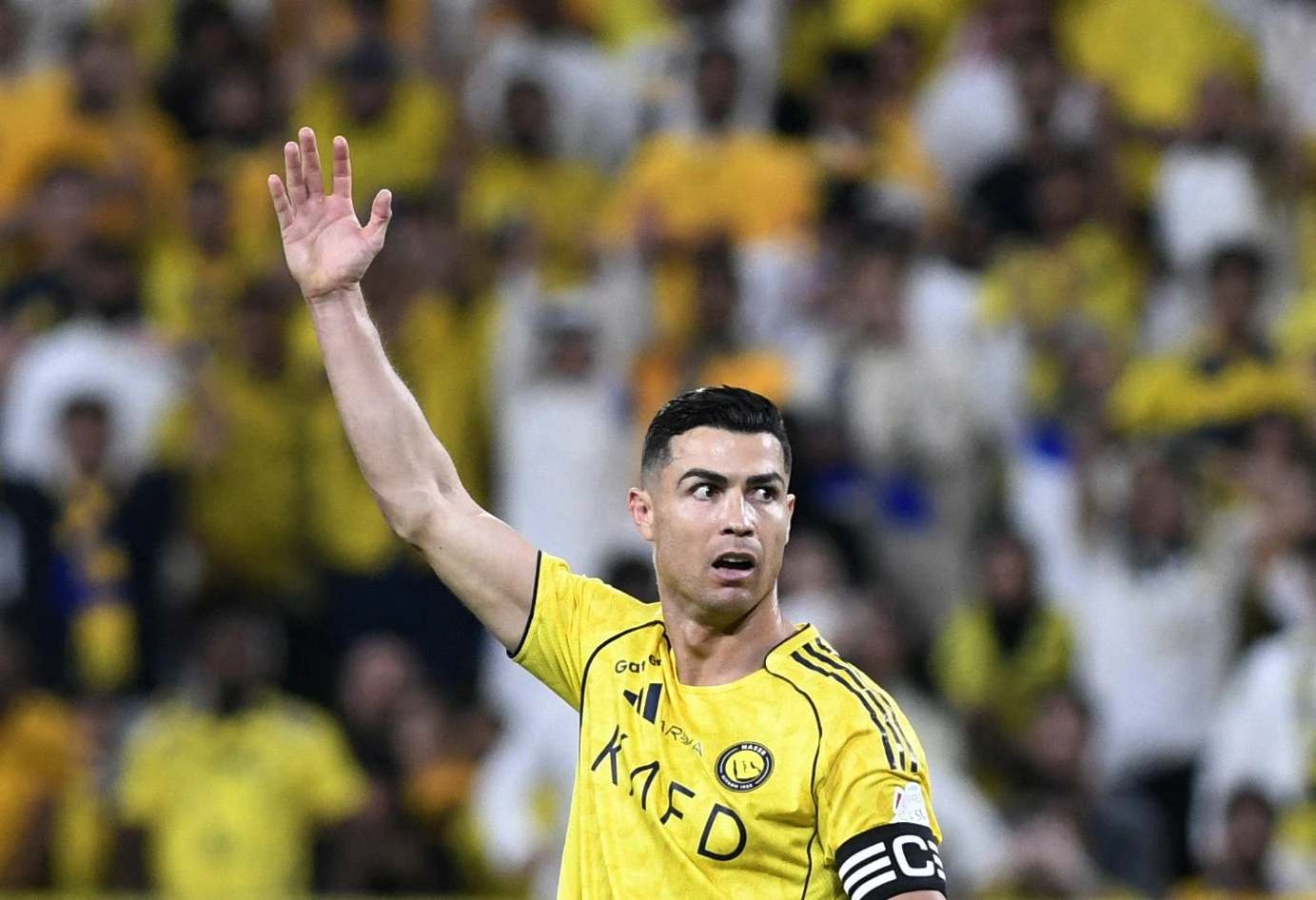 Ronaldo tien gan toi chuc vo dich lich su hinh anh