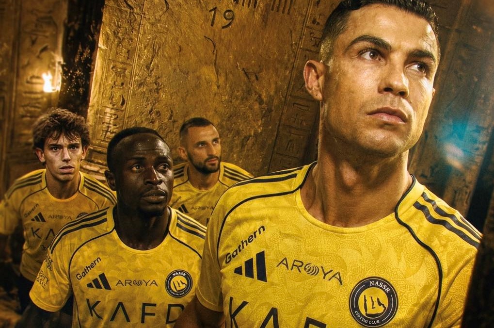 Ronaldo tien gan mua giai lich su voi Al Nassr hinh anh