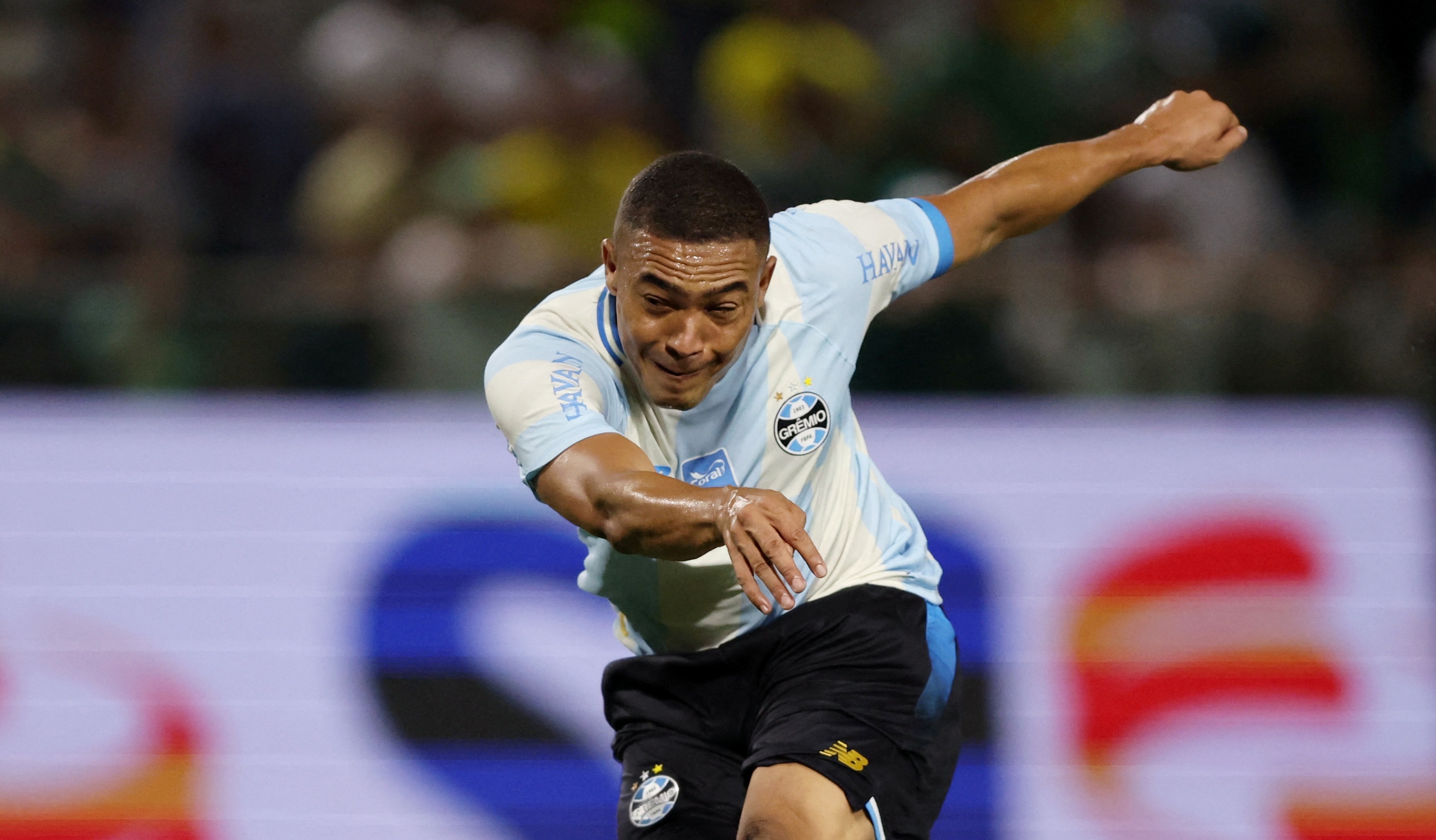 Tien dao da hong 3 qua 11 m lien tiep o giai Nam My hinh anh