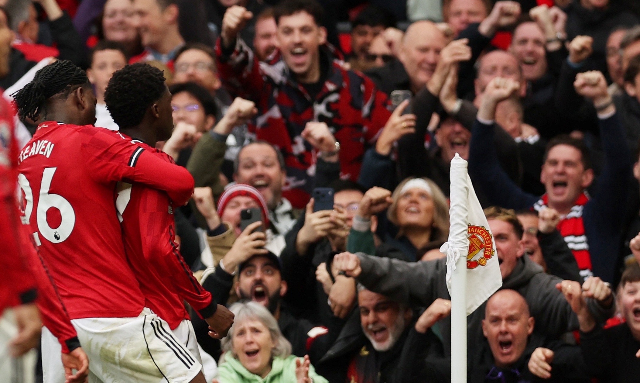 Cam xuc trai nguoc o Old Trafford hinh anh