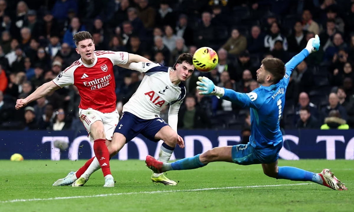 Thanh London rung chuyen o Premier League hinh anh