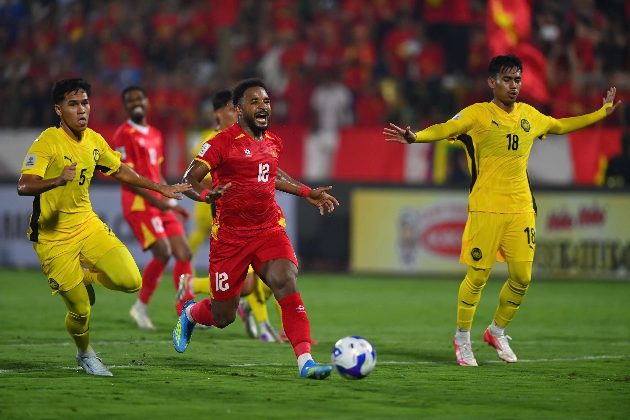 AFC phat bong da Viet Nam hinh anh