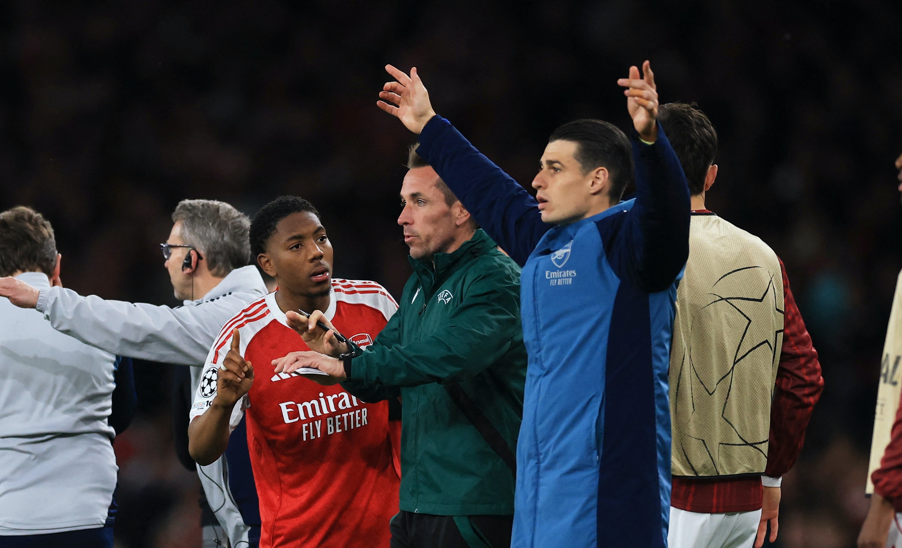 3 cau thu Arsenal khong duoc trao huy chuong vo dich hinh anh