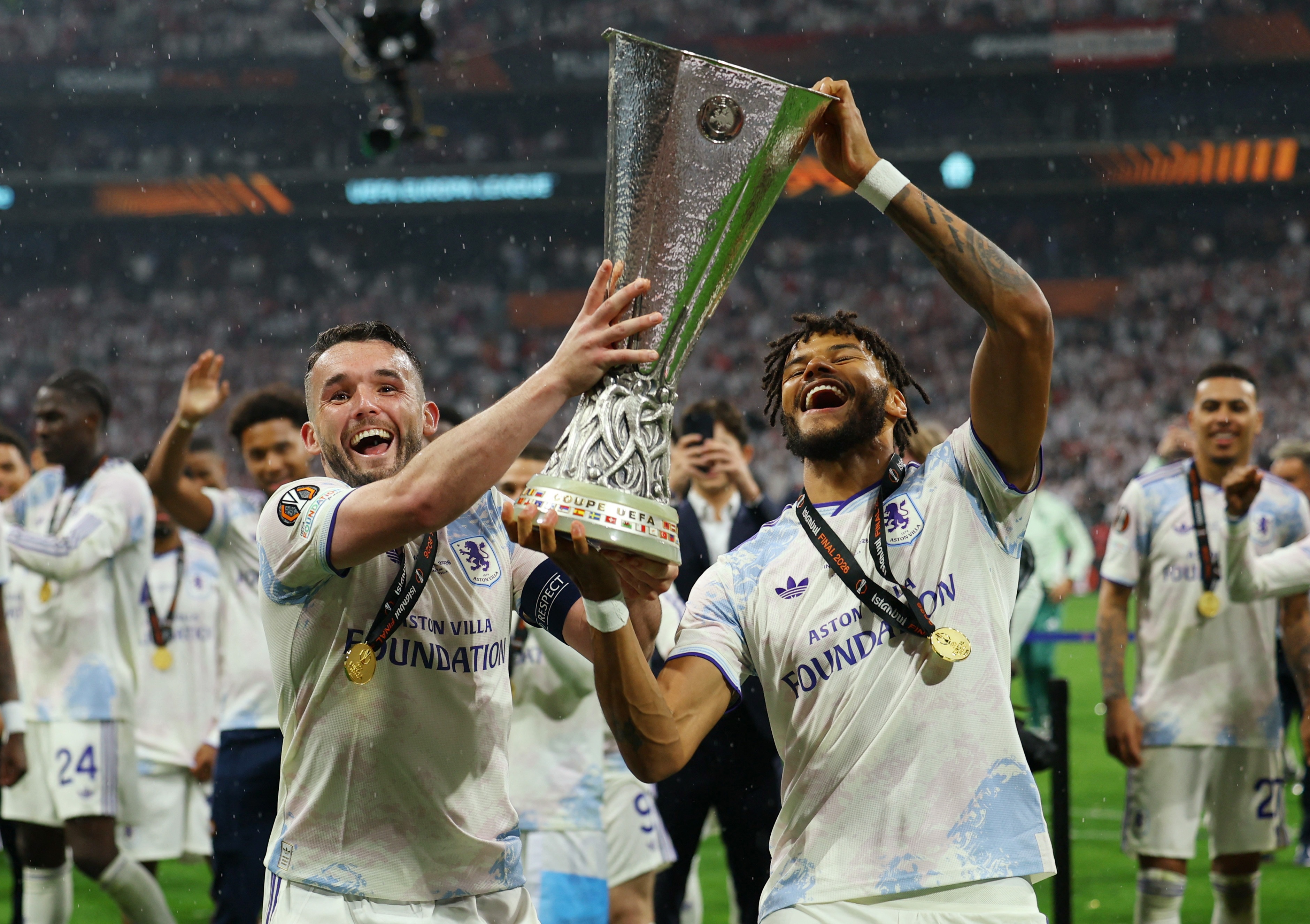 Aston Villa gianh chuc vo dich Europa League lich su hinh anh