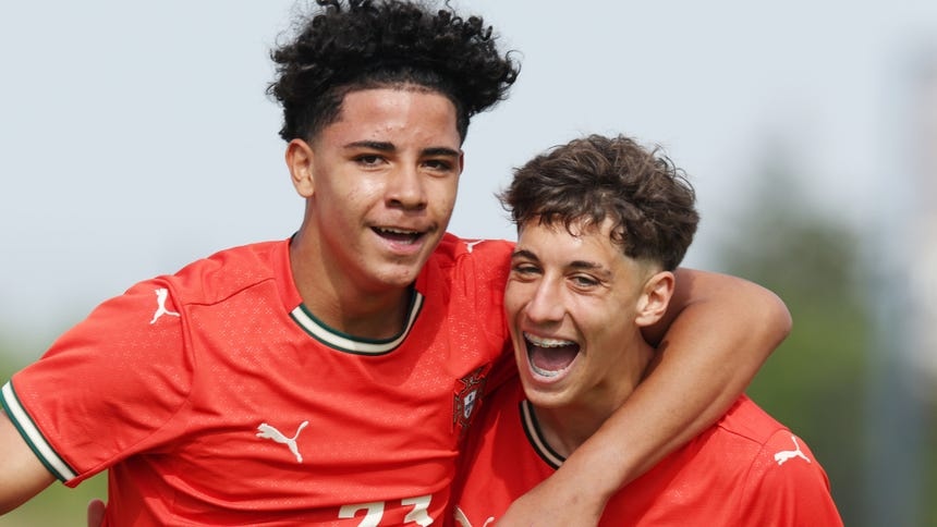 Con trai Ronaldo lap cu dup hinh anh